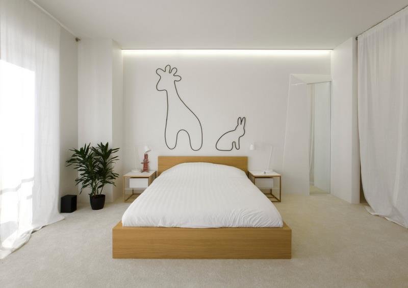 Дизайнерская идея в оформлении стен спальни