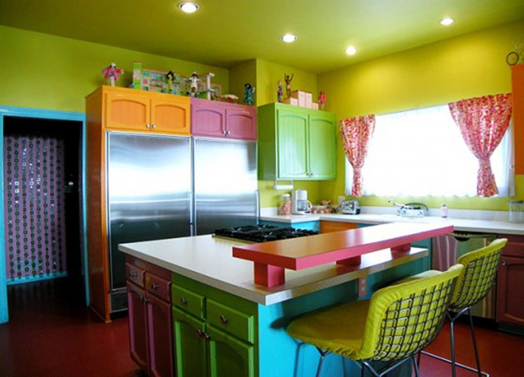 сочетание ярких цветов для кухонной мебели