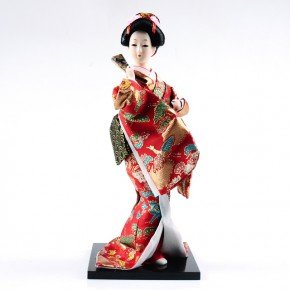 кукла в японском кимоно