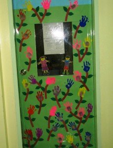 двери в детской комнате